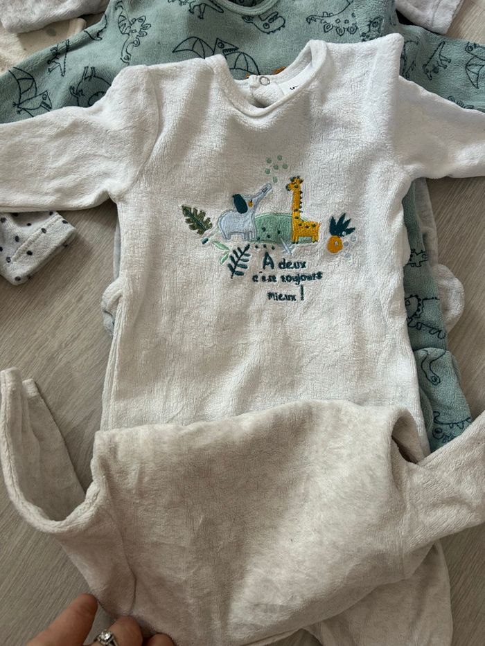Lot pyjama 1 mois - photo numéro 2