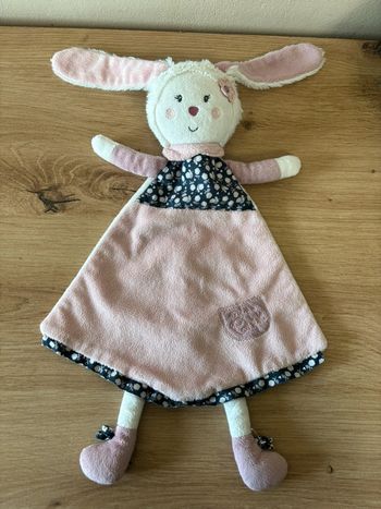 Doudou plat lapin miss chipie rose blanc fleur sauthon