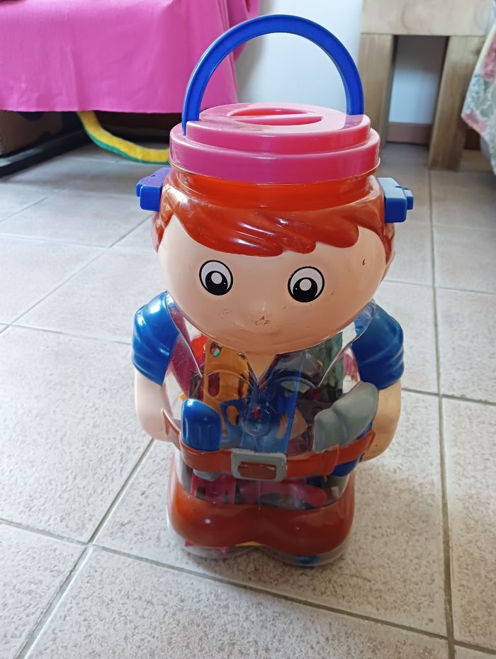 Jeux outils de bricolage avec son bonhomme de transport