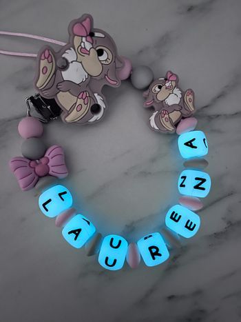Attache tétine