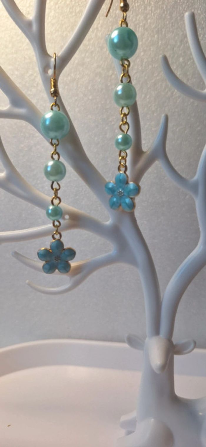 Boucles d’oreilles perles & fleurs turquoise - photo numéro 2