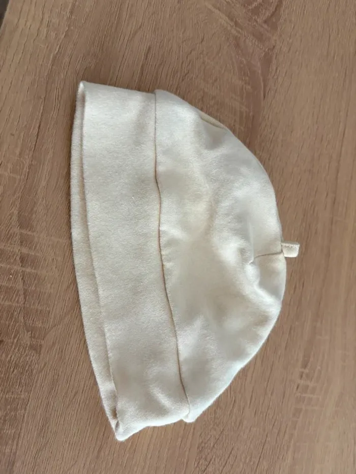 Ensemble bébé Taille 1 mois Gémo avec body, bonnet, pantalon à pied et cache cœur - photo numéro 2