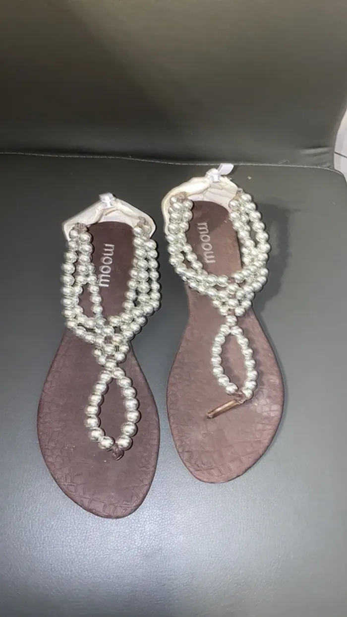 superbe paire de tong chaussure ouverte perles 37 neuve