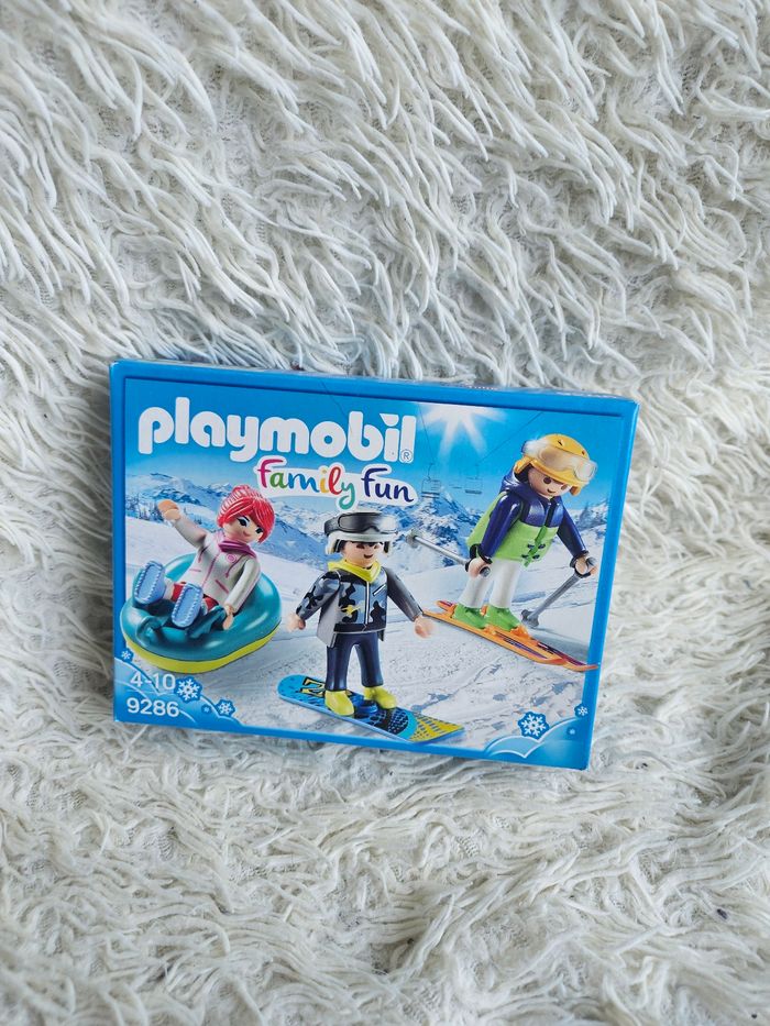 Jouet - jeux de construction playmobil 9286 vacanciers au sport d'hiver - Neuf
