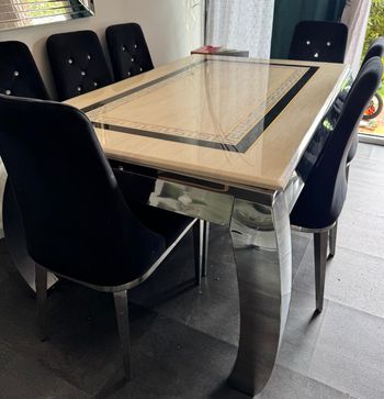 Table à manger avec 8 chaise et table basse 