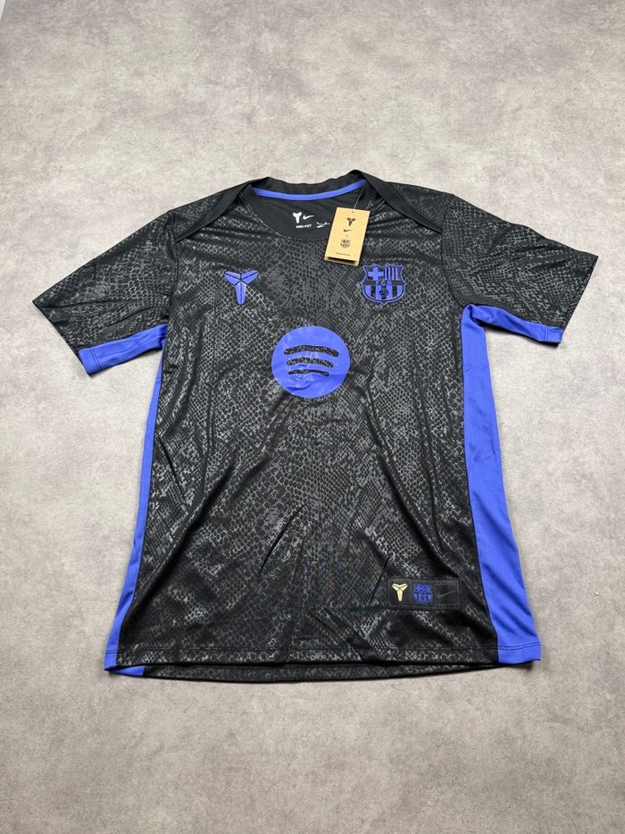 VENTE DE MAILLOTS DE FOOT 🔥 Tout à 25€ pièces (j’ai d’autre maillot que sur les photo) demander la taille en Pv - photo numéro 9