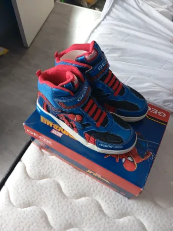 Baskets Geox Marvel spiderman taille 38