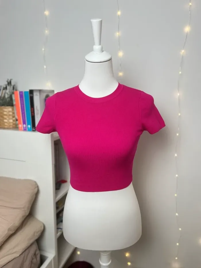t-shirt court fuchsia Zara basique – taille S