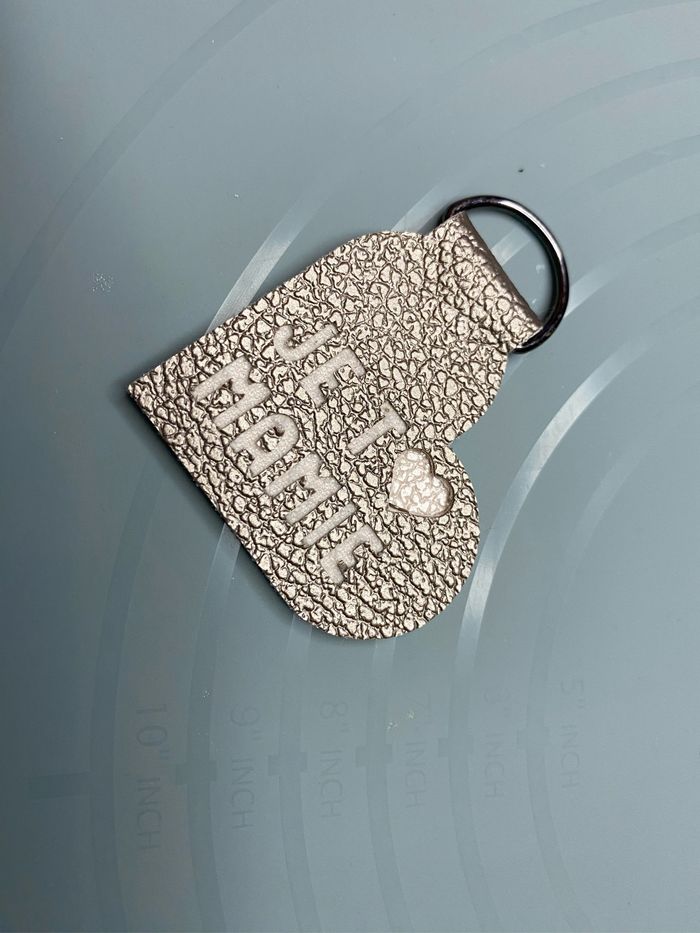 Porte clé coeur simili cuir fête des grands mères