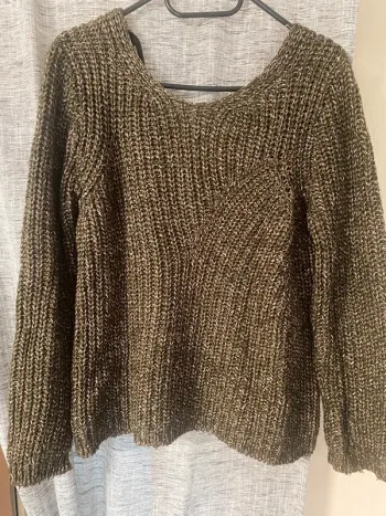 Pull maille kaki doré – Taille S/M – Détail ruban au dos