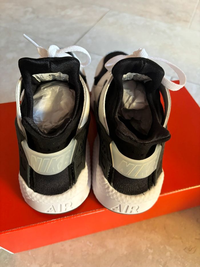 Baskets Nike Huarache P.36,5 Neuves - photo numéro 3