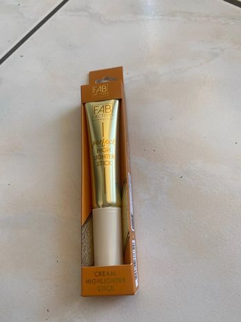 High lighter en stick avec embout mousse