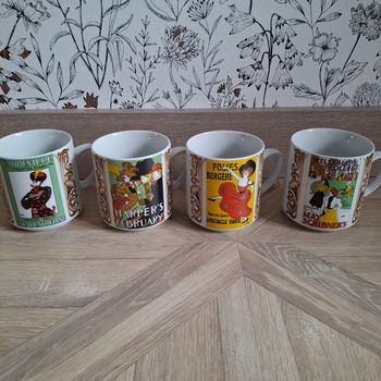 Lot de 4 tasses monopoli