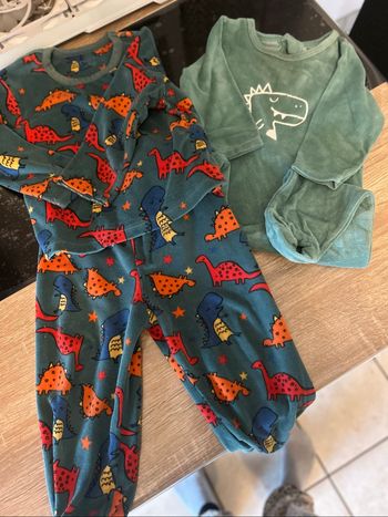 2 pyjamas