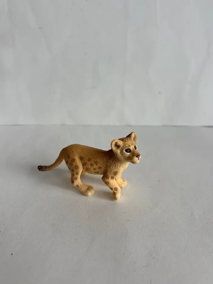 Bébé lion Schleich