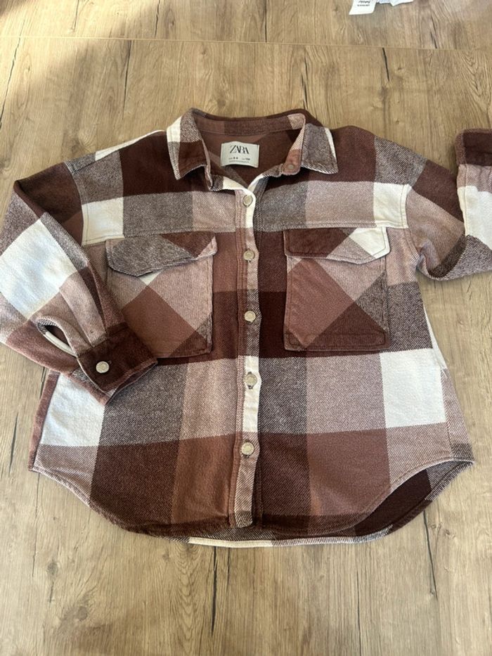 Chemise sur chemise