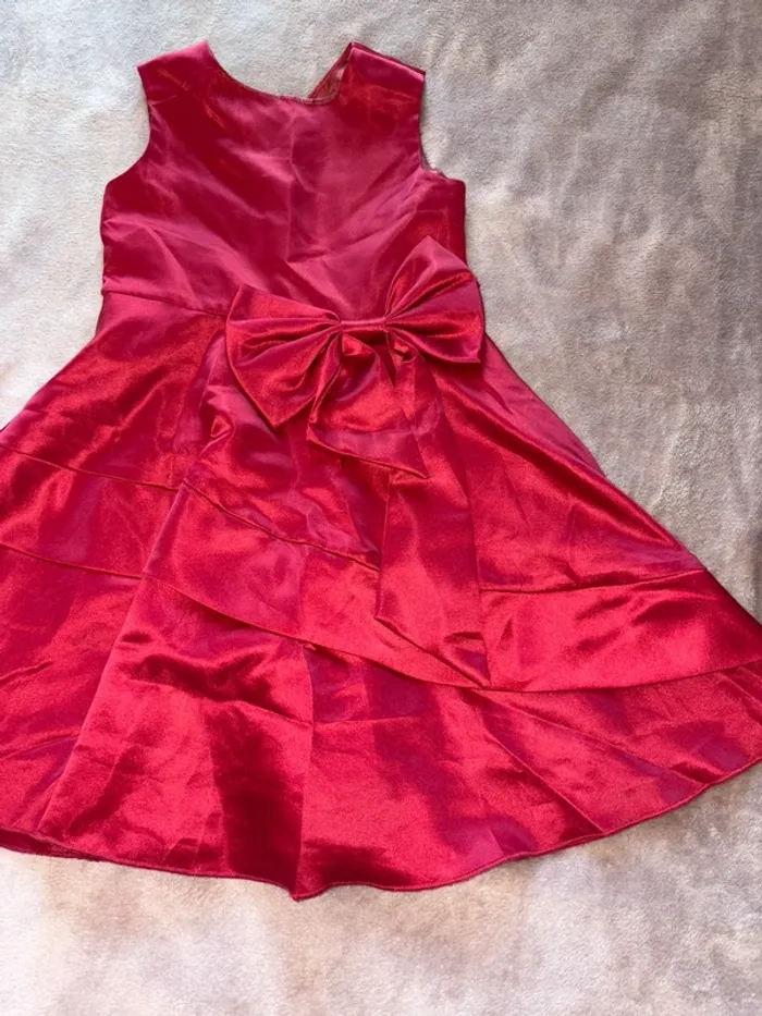 Robe de cérémonie fille taille 4 ans couleur bordeaux en très bon état. - photo numéro 4