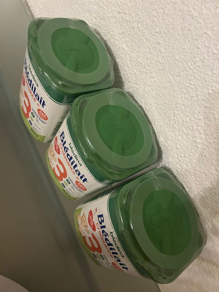 Lot bledilait Boîte de lait croissance + 3 neuves - photo numéro 2