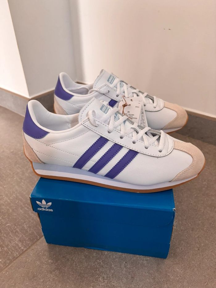 Sneakers Adidas Country OG neuves Taille 39 1/3 - photo numéro 2