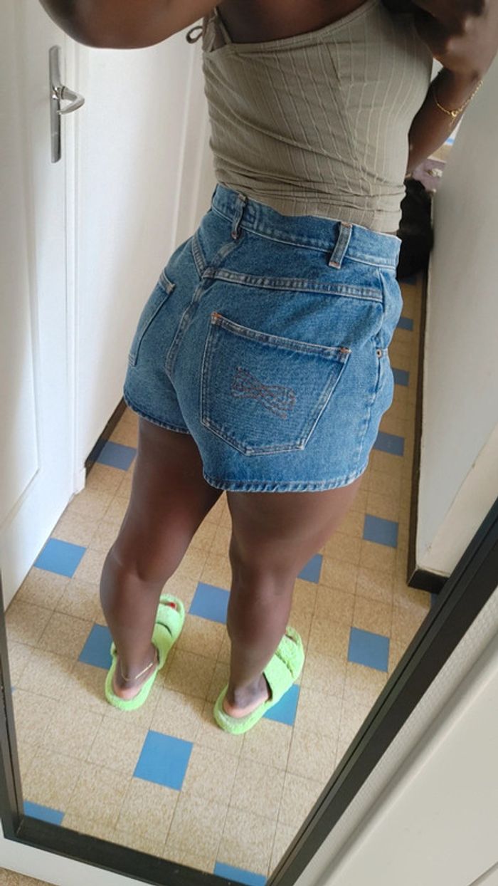 Mini short en jeans vintage brut taille haute - photo numéro 6