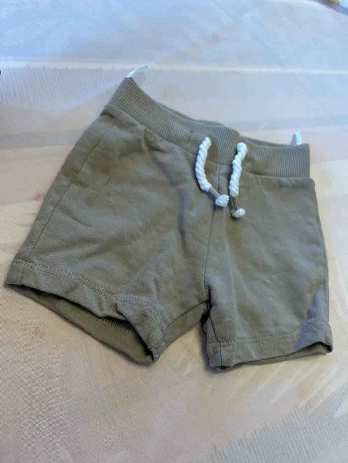 Lot de 3 shorts C&A baby - 3/6 mois - photo numéro 8