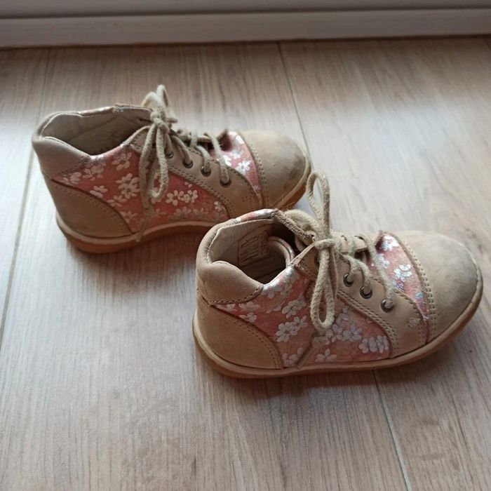 baskets beige et rose fleurs argentés lacets aster pointure 22 - photo numéro 4