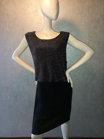 robe noire argenté en haut et noire en bas taille 54