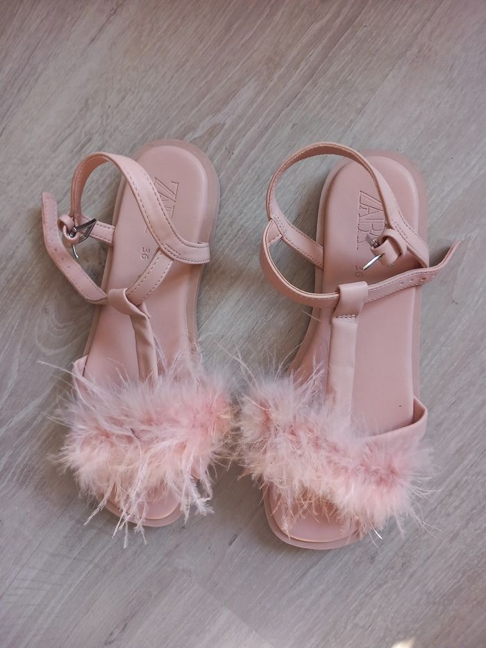 Paire de sandales rose avec plumes T.36 Zara - photo numéro 3