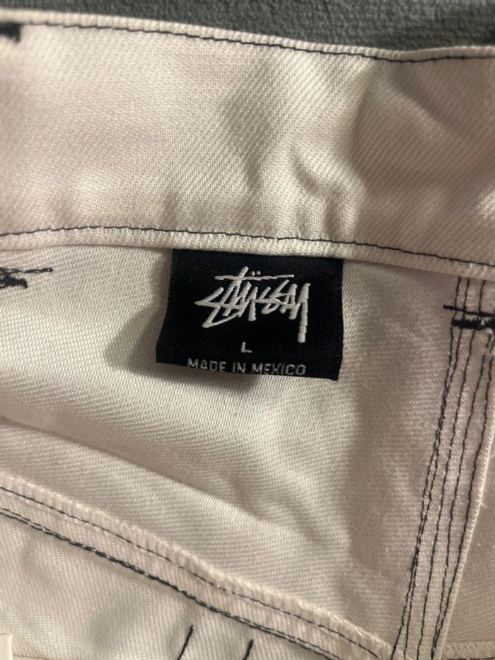 Short/Jort Stussy White Embroidered Black Big Logo Back – Taille L - photo numéro 6
