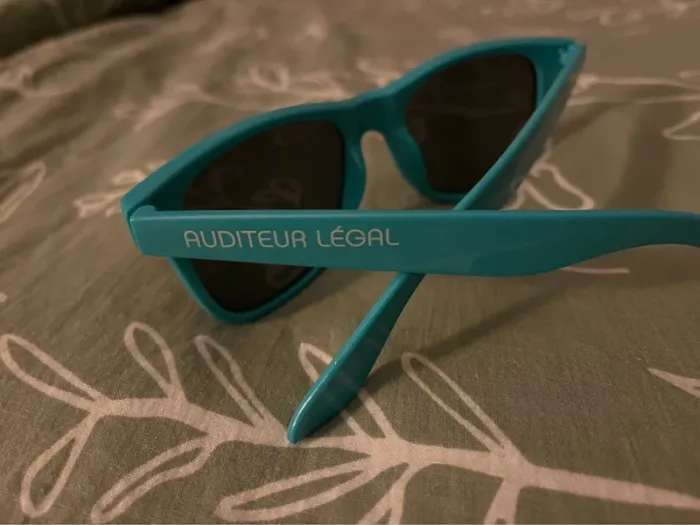 Deux paires de lunettes de soleil - photo numéro 2