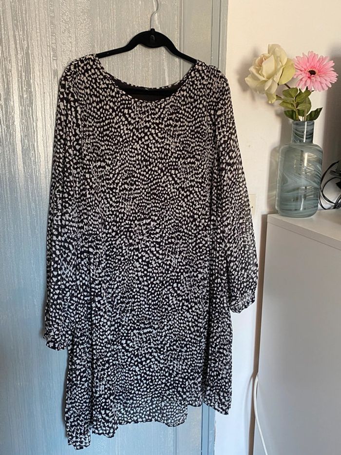 Robe plissé noir et blanche - photo numéro 2