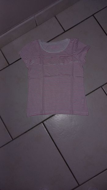 Tee shirt Rayé rose et blanc in extenso 6 ans tbe