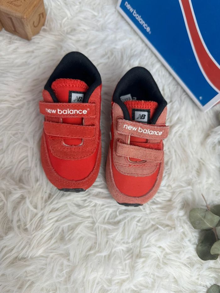 Paire de basket New Balance taille 21 - photo numéro 2