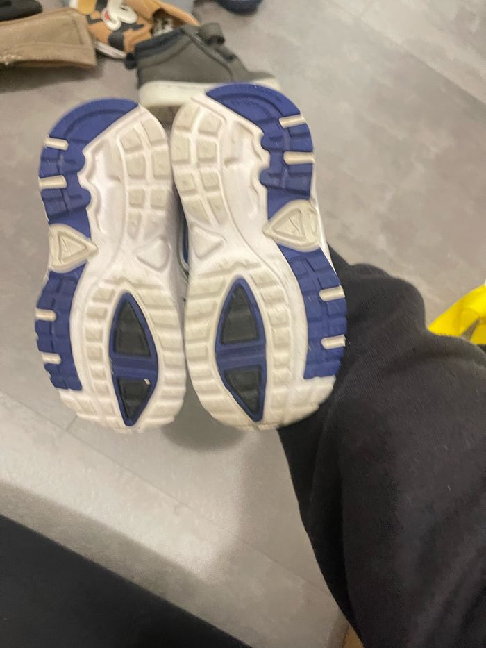 Basket Nike taille 22,5 - photo numéro 3