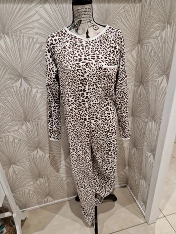 Joli surpyjama avec fermeture léopard taille 46/48