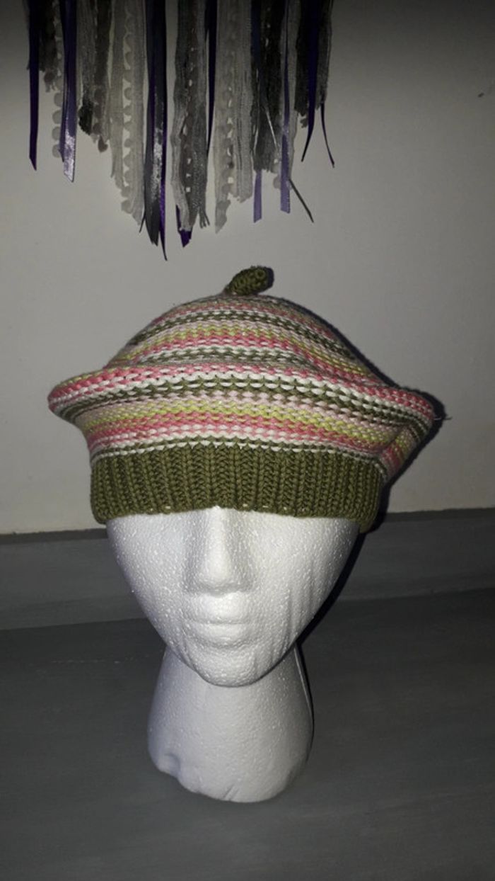 Béret en tricot multicolore