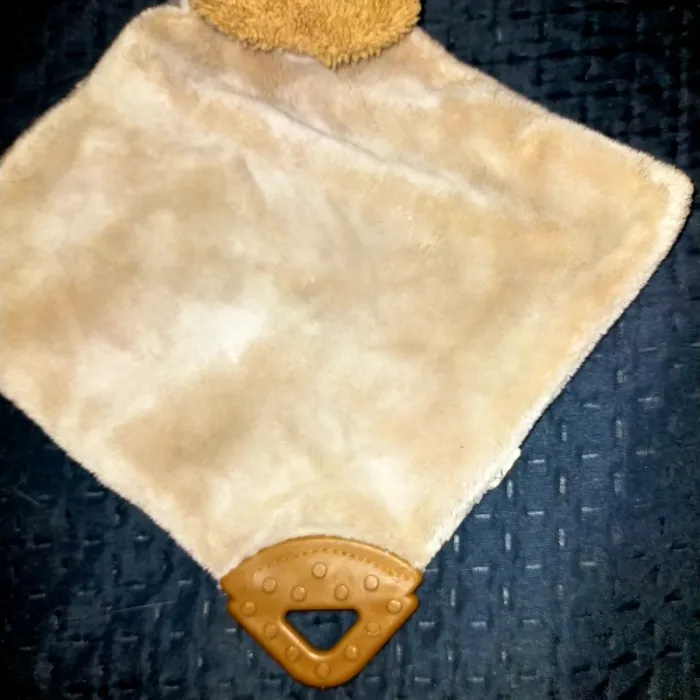 Doudou lion marron en losange tête grelot et anneau dentition Tender Toys - photo numéro 2