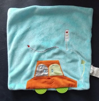 Doudou carré plat bleu voiture - roues dentitions - Influx