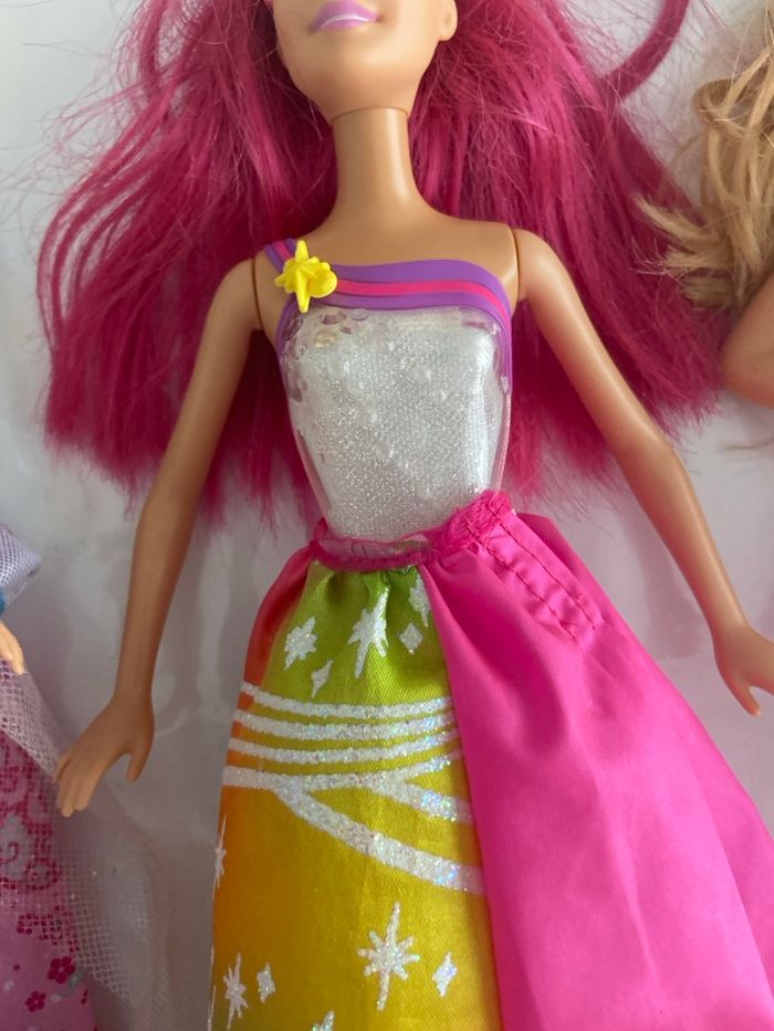 Lot de 3 poupées Barbie Mattel – dont Barbie Arc-en-Ciel lumineuse - photo numéro 7