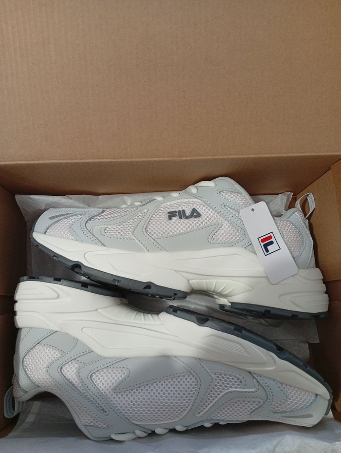 Baskets Fila neuves t'39 - photo numéro 4