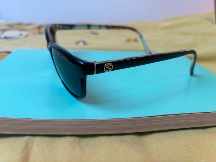 Lunette de soleil Gucci modèle année 2000 - photo numéro 2