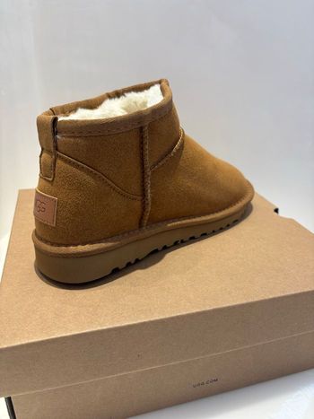 Pantoufles UGG Neuf Taille 39