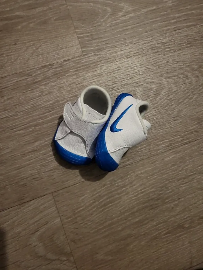 Chaussures nike taille 16 - photo numéro 2