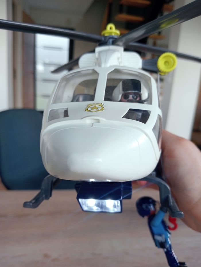 Playmobil 6921 Hélicoptère de Police avec son projecteur de recherche - photo numéro 5