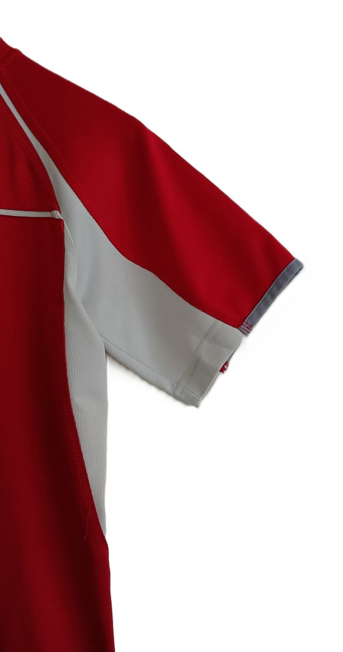 T shirt rouge et gris. Umbro. Taille 12 - 13 ans - photo numéro 4