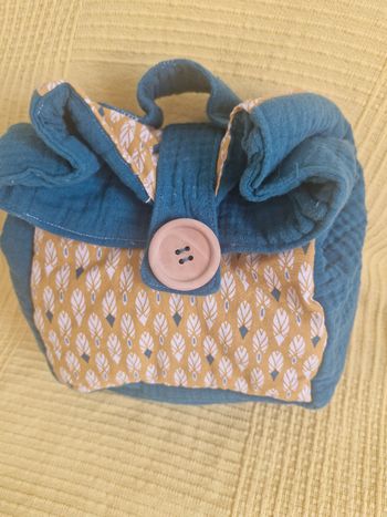Jolie trousse en tissu doublé bleu canard et jaune moutarde