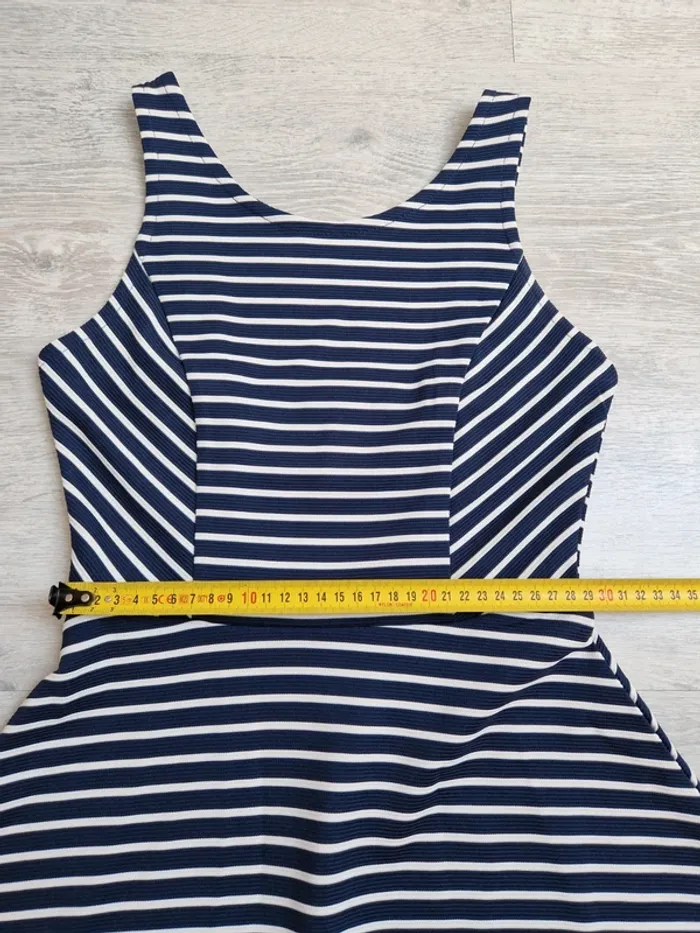 Robe Jennyfer XS à rayures marine et blanche dos très joli - photo numéro 5