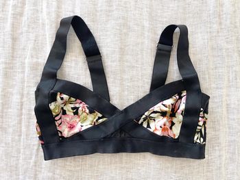 Haut maillot de bain H&M noir et fleurs