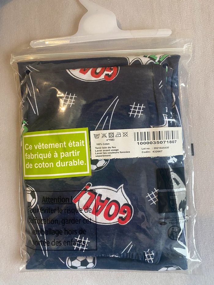 Pyjama 5/6 ans neuf - photo numéro 2