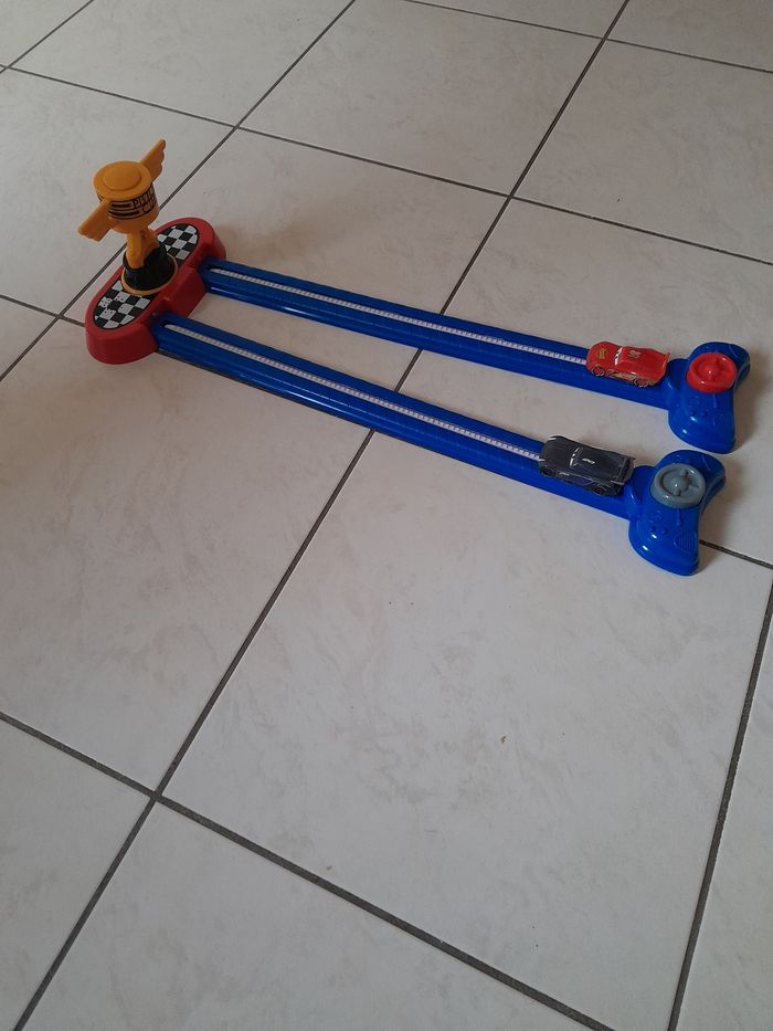 Jeu de course Piston Cars